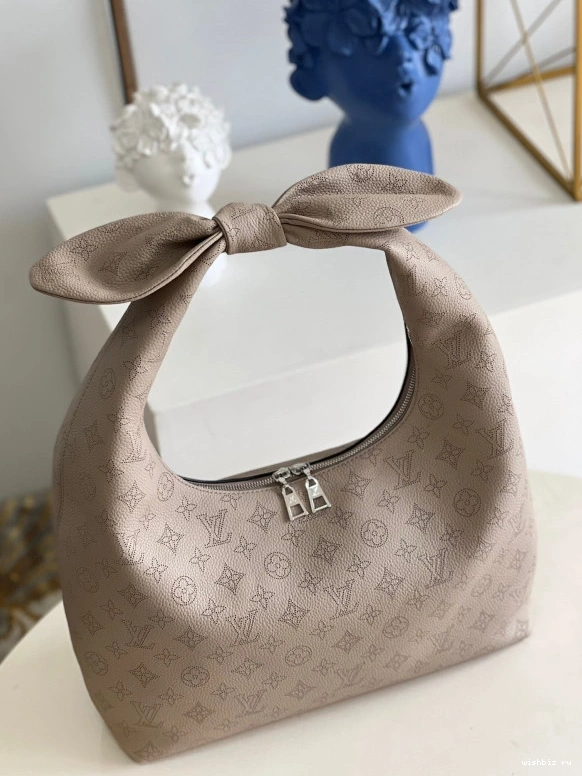 WIS WHY KNOT LOUIS VUITTON 1211